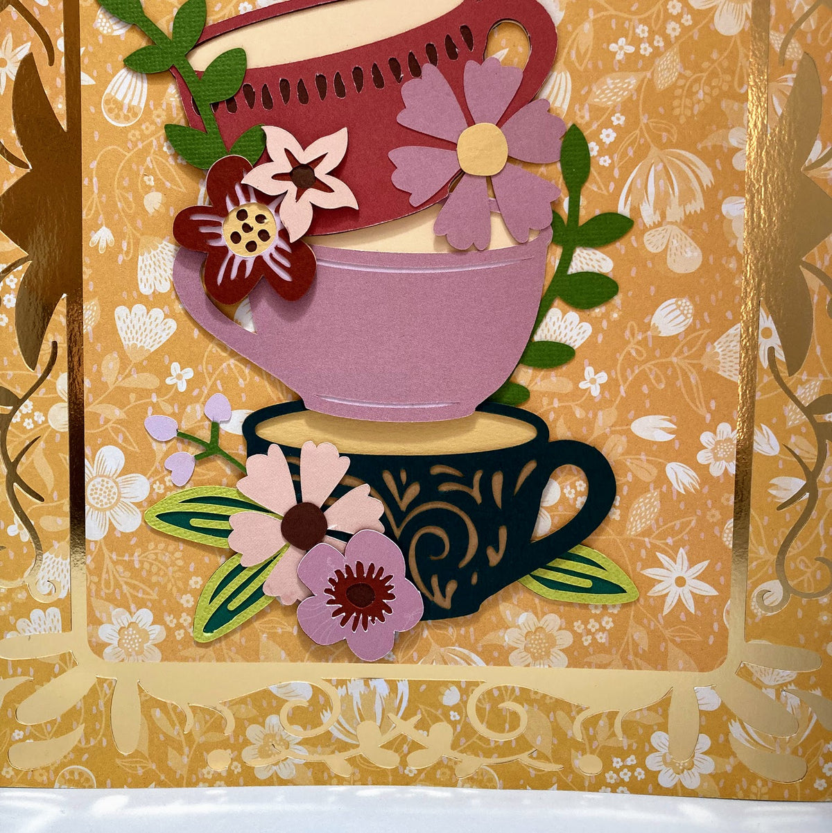 C'est Mon Thé Decorative Frame - Peach background detail